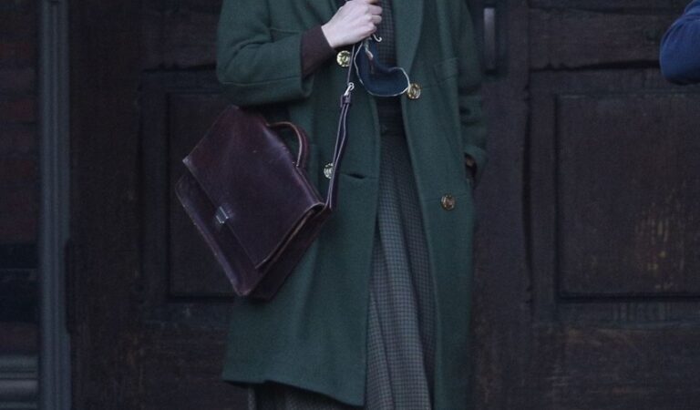 Keira Knightley Set Boston Strangler Cambridge (7 photos)