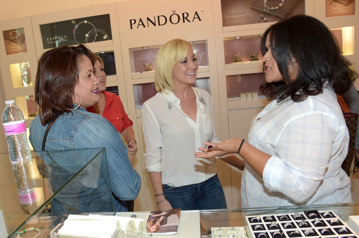 Kellie Pickler Pandora Jewelry Best Friends Shopping Spree Nashville