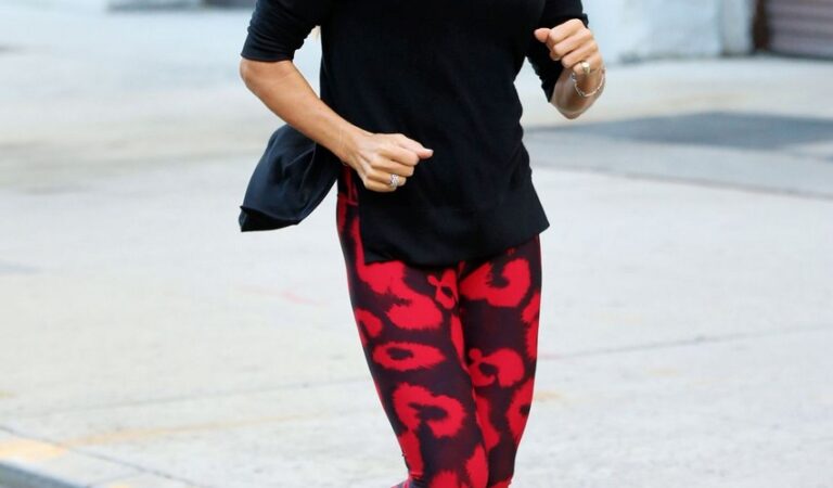 Kelly Bensimon Out Jogging New York (7 images)