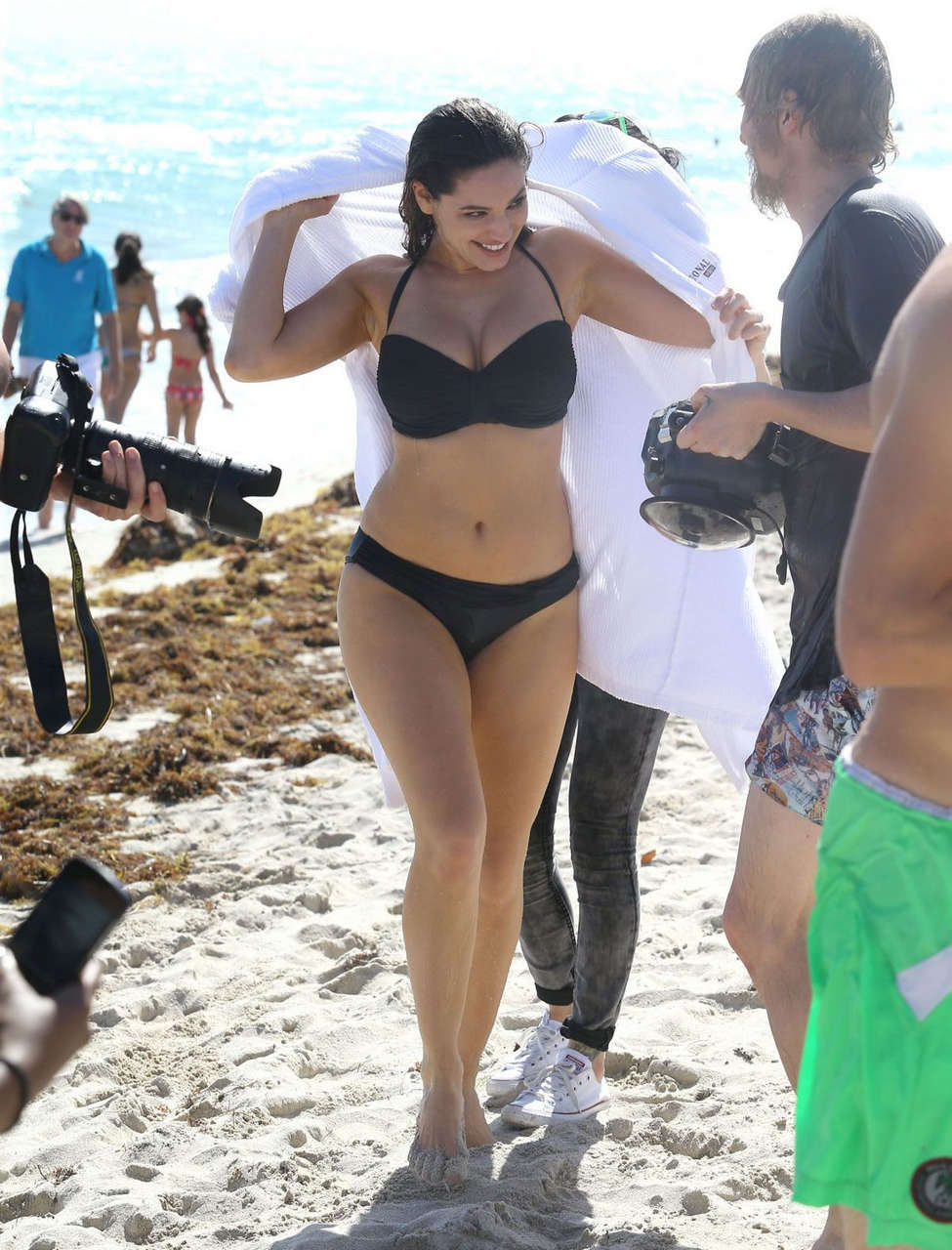 Kelly Brook Bikinis Photoshoot Beach Miami