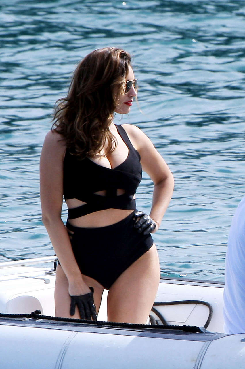 Kelly Brook Swimsuit Photoshoot Cannes