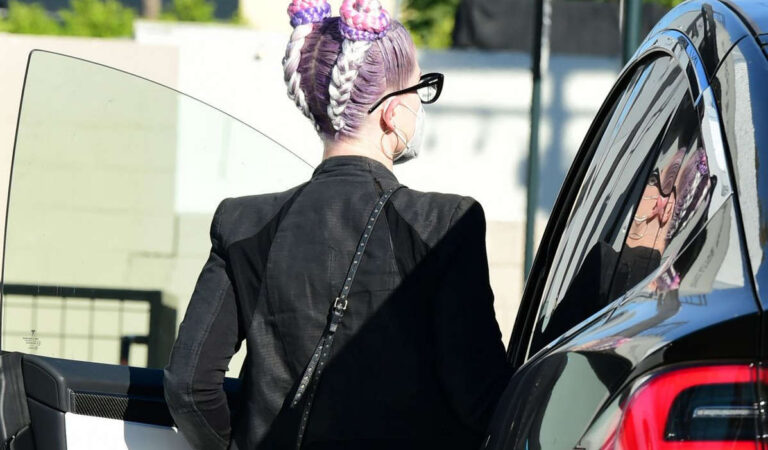 Kelly Osbourne Out About Los Angeles (13 photos)