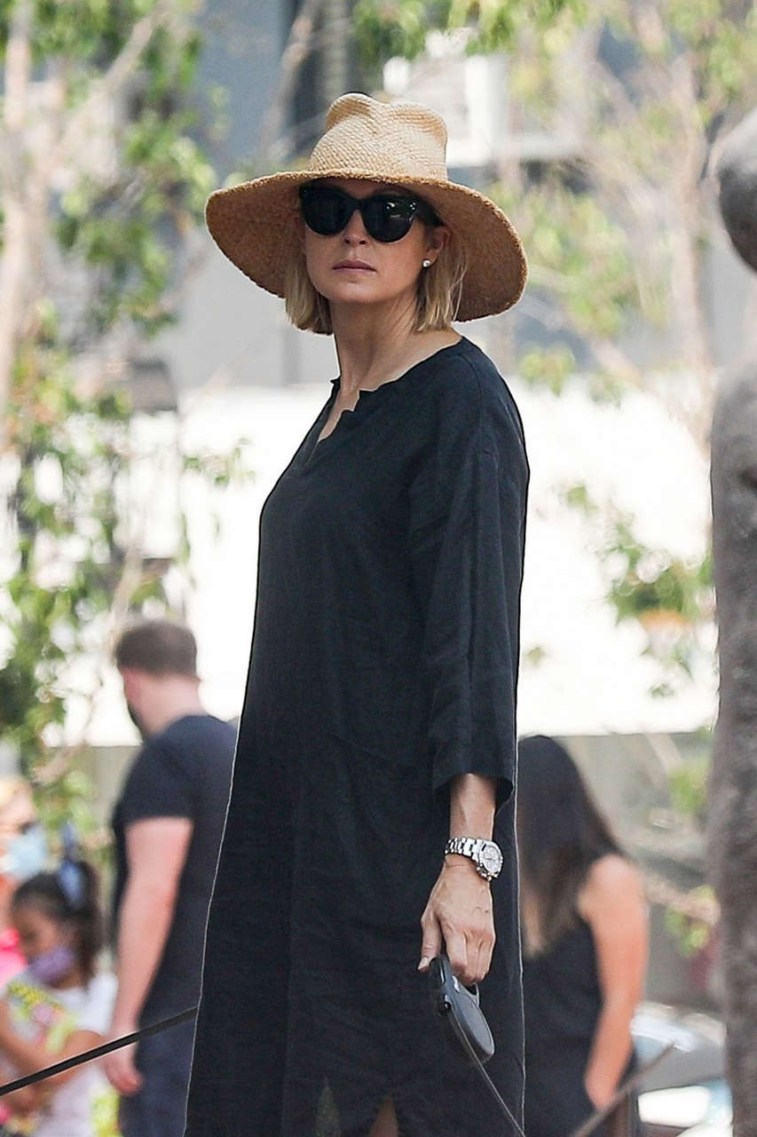 Kelly Rutherford Out With Her Dog Pacific Palisades