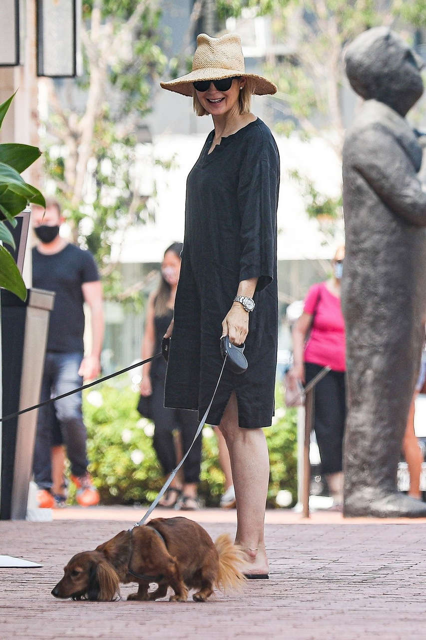 Kelly Rutherford Out With Her Dog Pacific Palisades