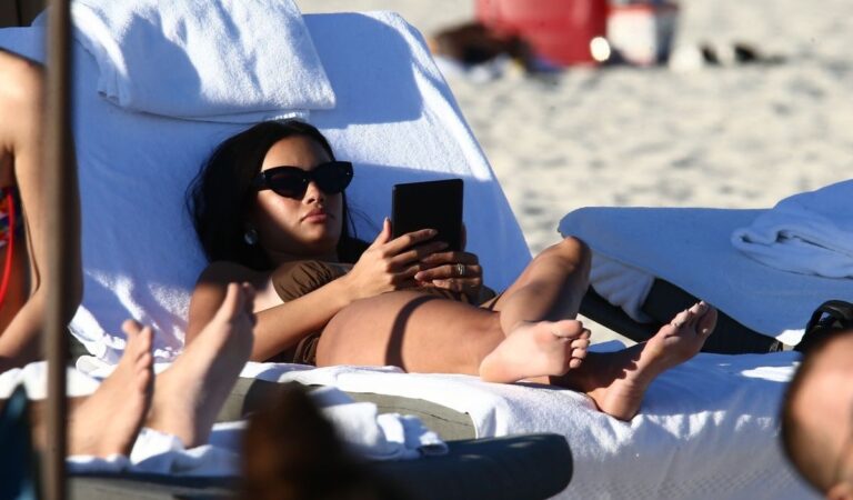 Kelsey Merritt Bikini Beach Miami (6 photos)
