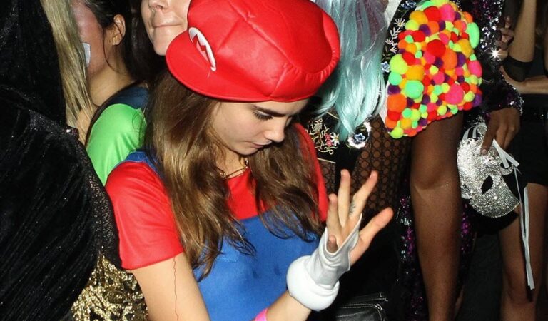 Kendall Jenner And Cara Delevingne Mario And Luigi From Super Mario Bros (1 photo)