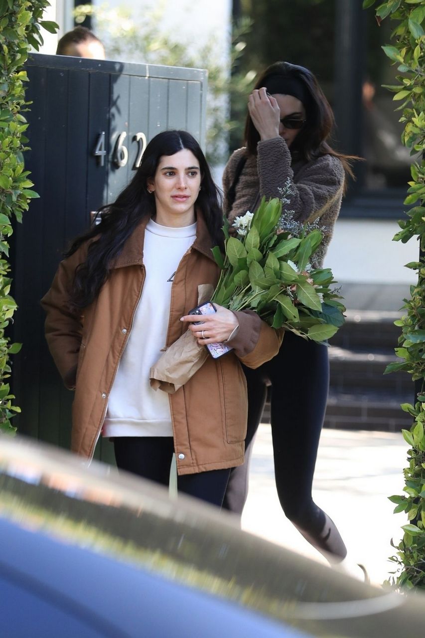 Kendall Jenner And Lauren Perez Celebrates Lauren S 30th Birthday With Workout Session Forma Pilates West Hollywood