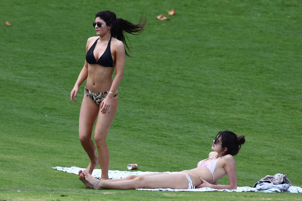 Kendall Jenner Bikini Hawaii