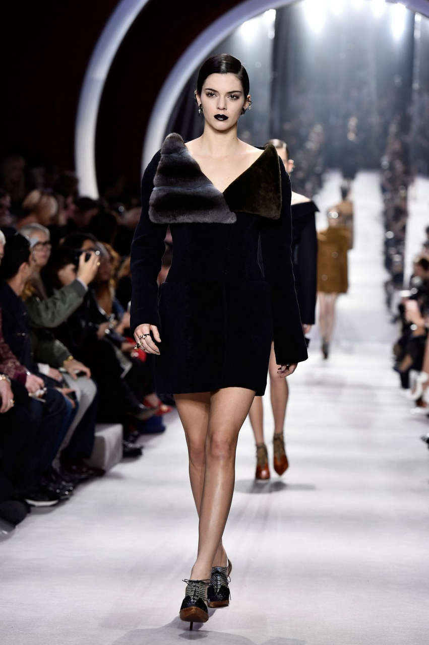 Kendall Jenner Christian Dior Fashion Show Paris