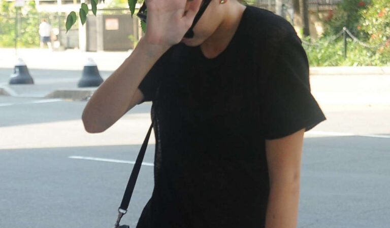 Kendall Jenner Daisy Dukes Arrives Her Hotel New York (13 photos)
