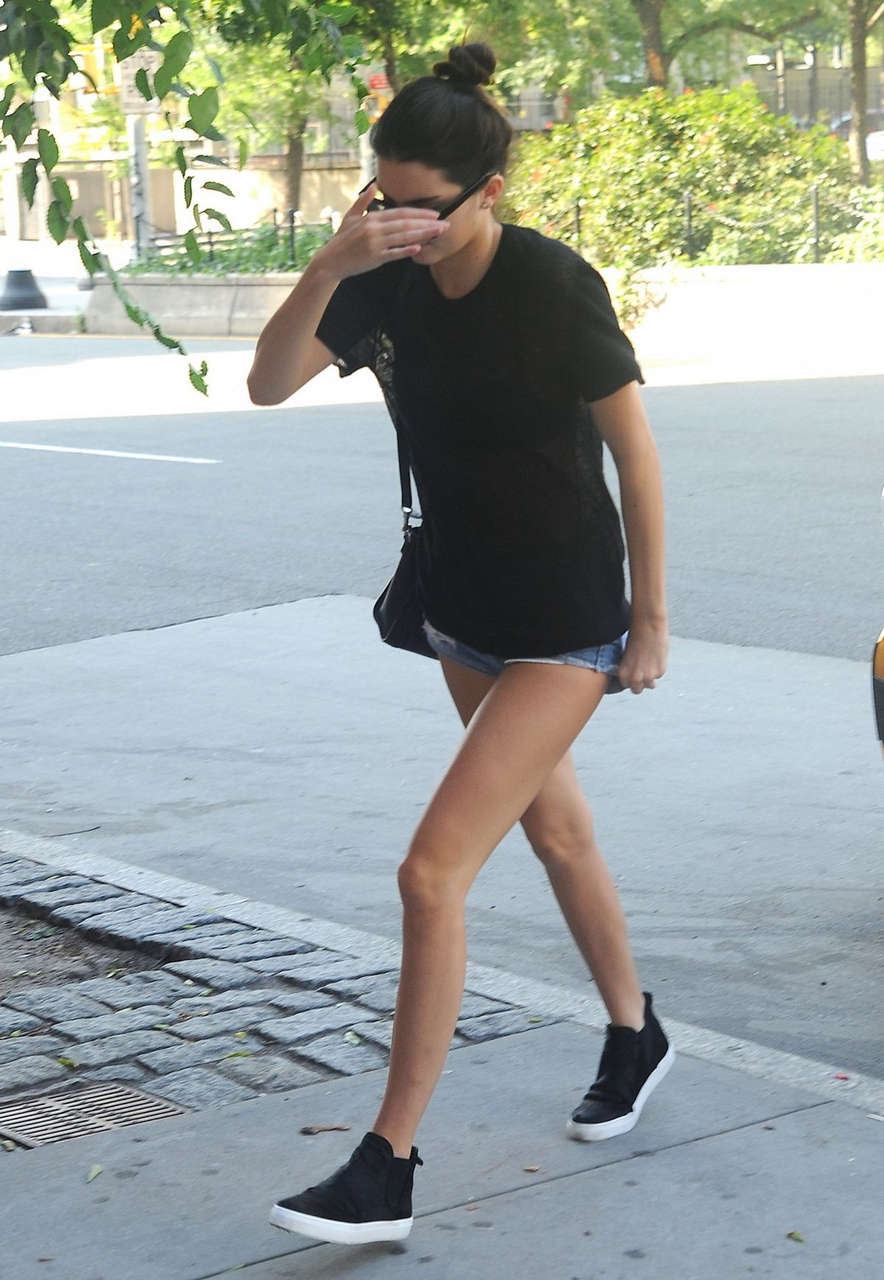 Kendall Jenner Daisy Dukes Arrives Her Hotel New York