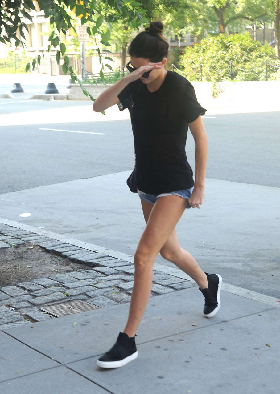 Kendall Jenner Daisy Dukes Arrives Her Hotel New York
