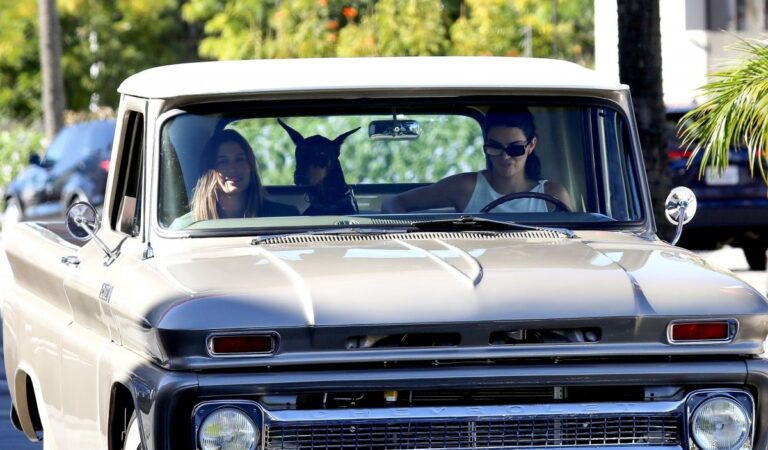 Kendall Jenner Hailey Bieber Out Driving Kendall S Classic Pickup Truck Beverly Hills (7 photos)