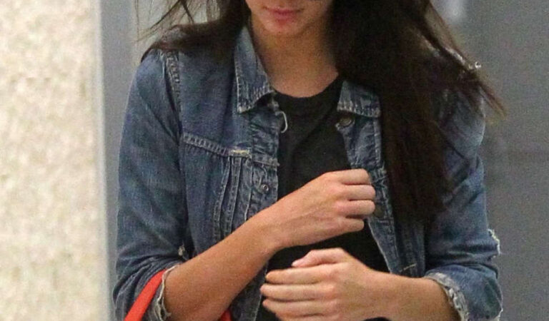 Kendall Jenner Jfk Airport New York (22 photos)