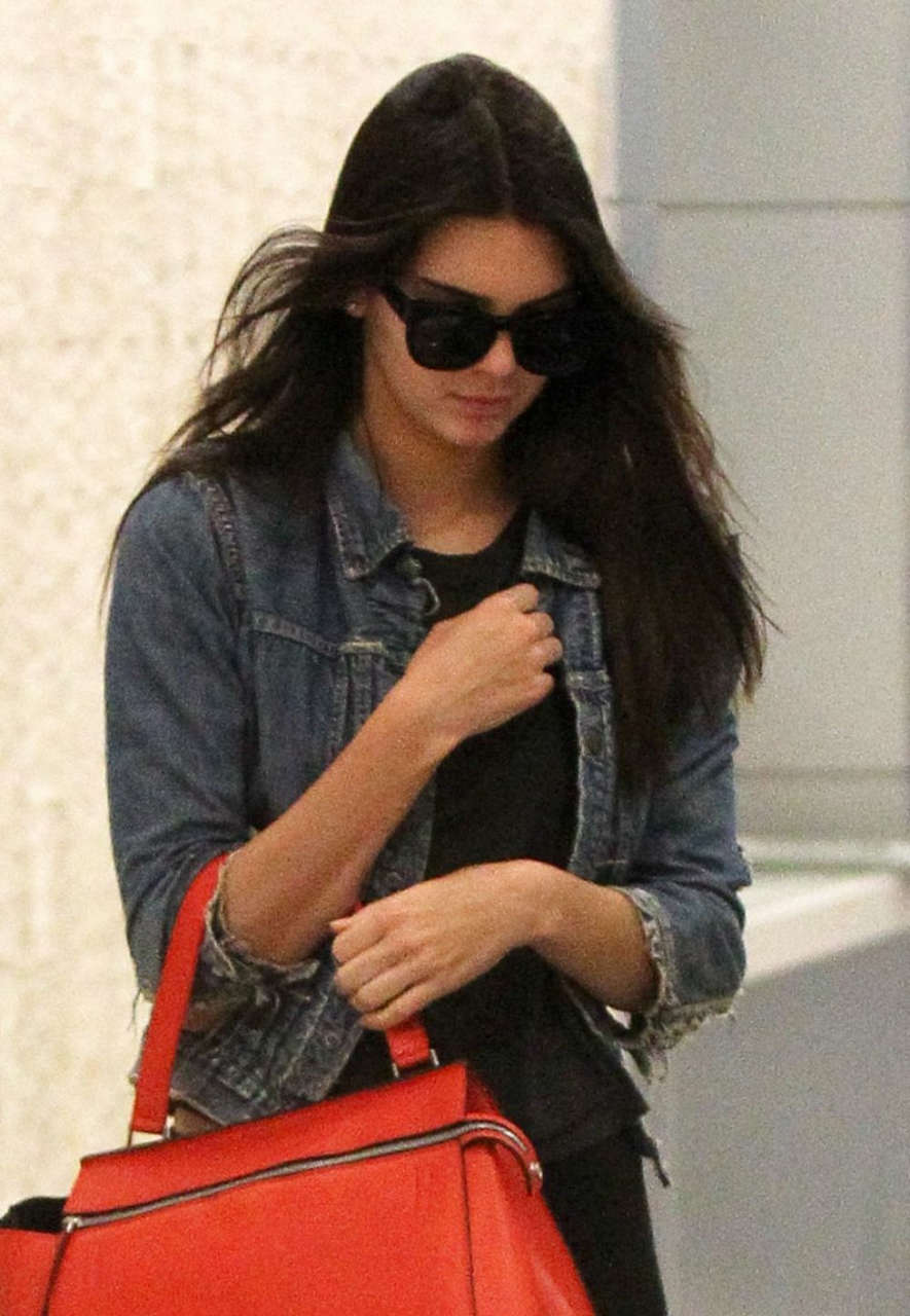 Kendall Jenner Jfk Airport New York