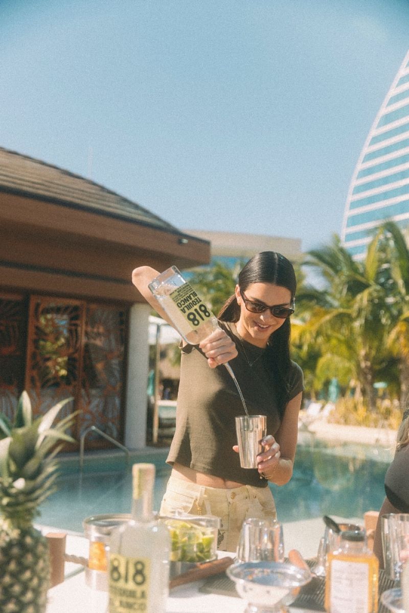 Kendall Jenner Mixes 818 Tequila Cocktails Seminole Hard Rock Hotel Casino Hollywood