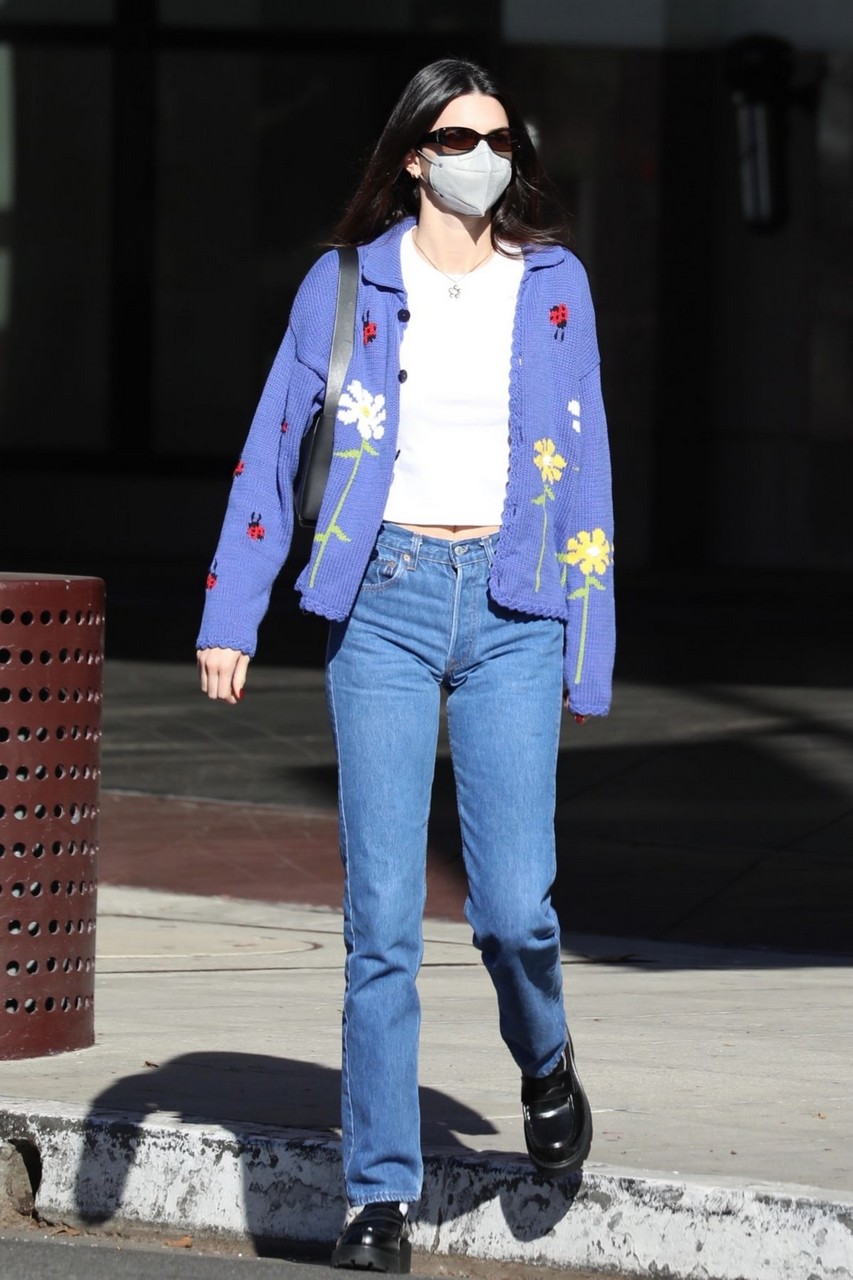 Kendall Jenner Out About Los Angeles