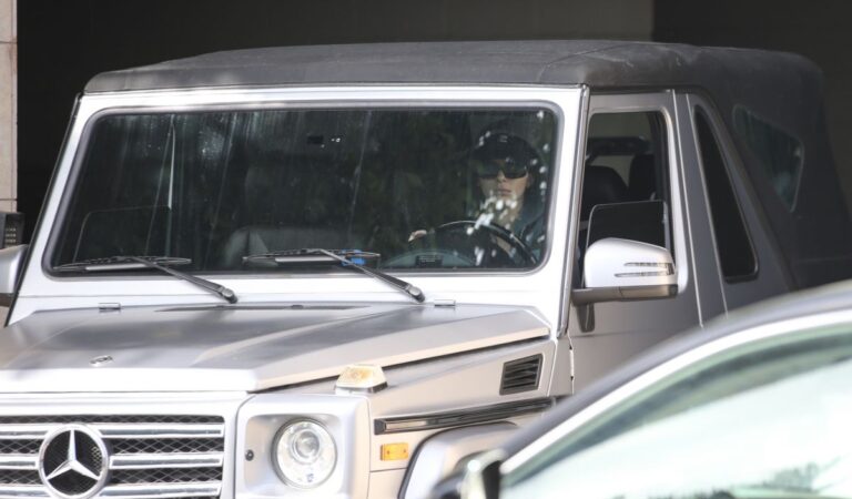 Kendall Jenner Out Driving Her G Wagon Beverly Hills (7 photos)
