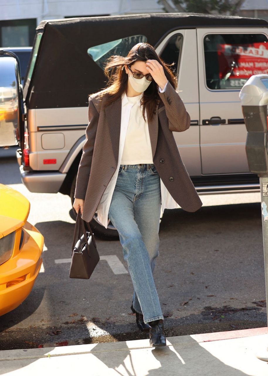 Kendall Jenner Out For Lunch West Hollywood