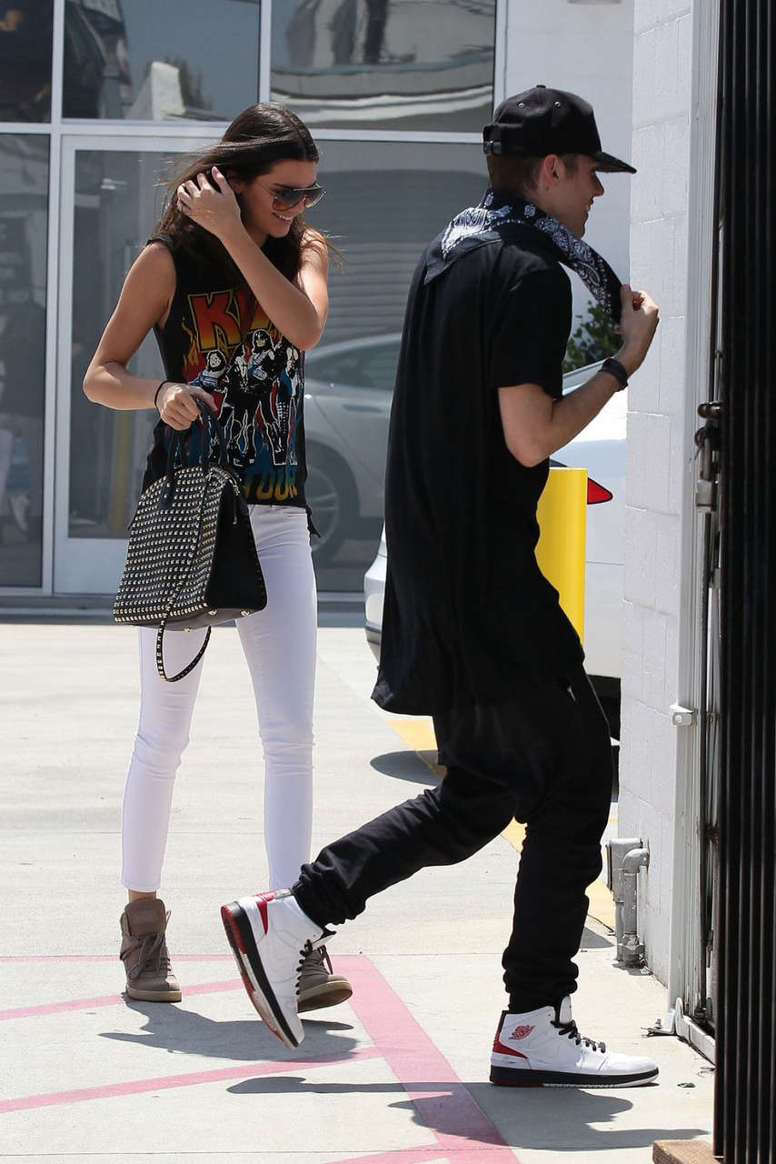 Kendall Jenner Out For Lunch Westwood