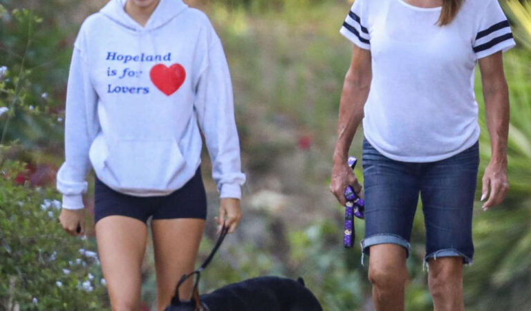 Kendall Jenner Out Hiking With Her Dad Caitlyn Jenner Malibu (13 photos)