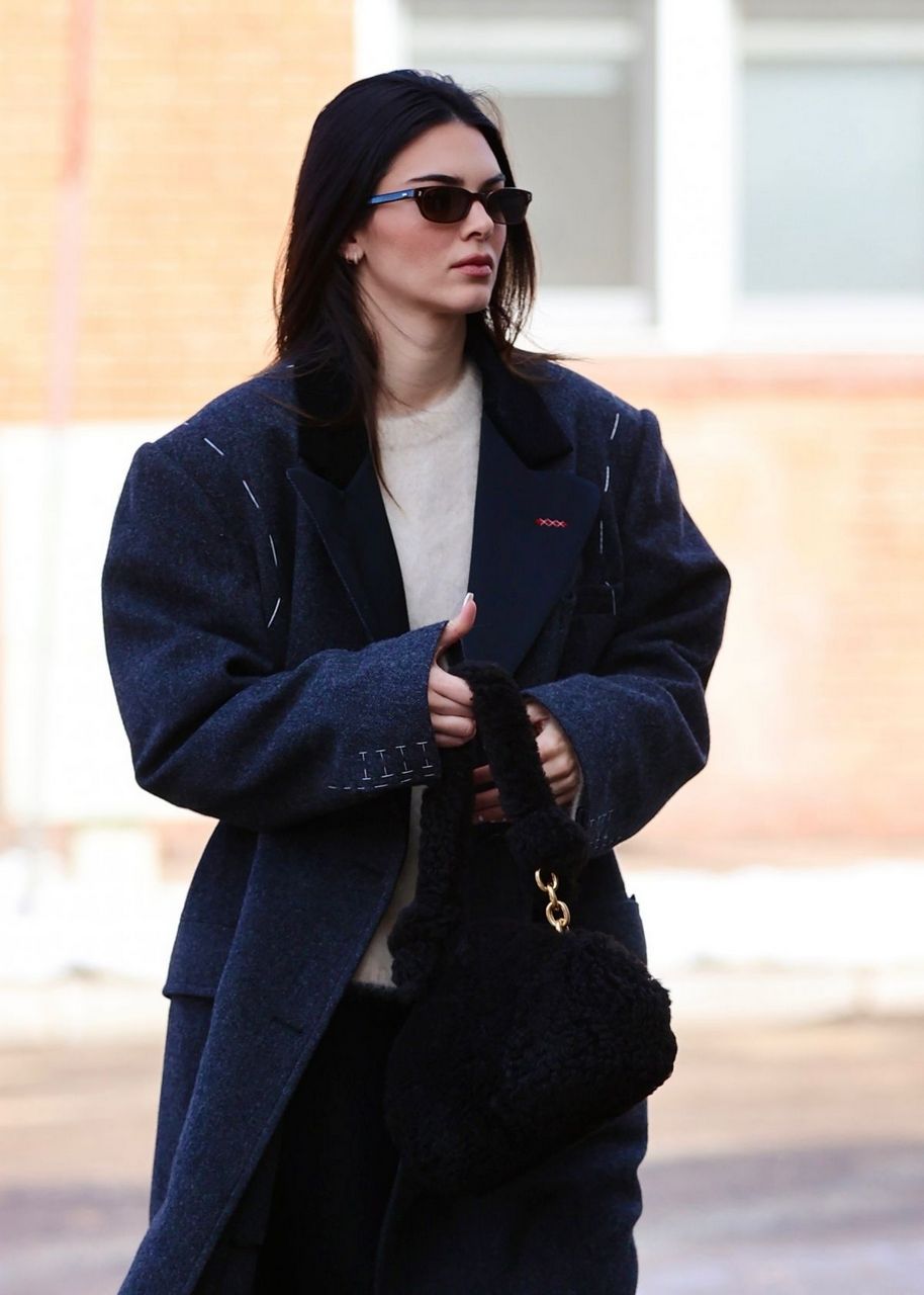 Kendall Jenner Out Shopping Aspen