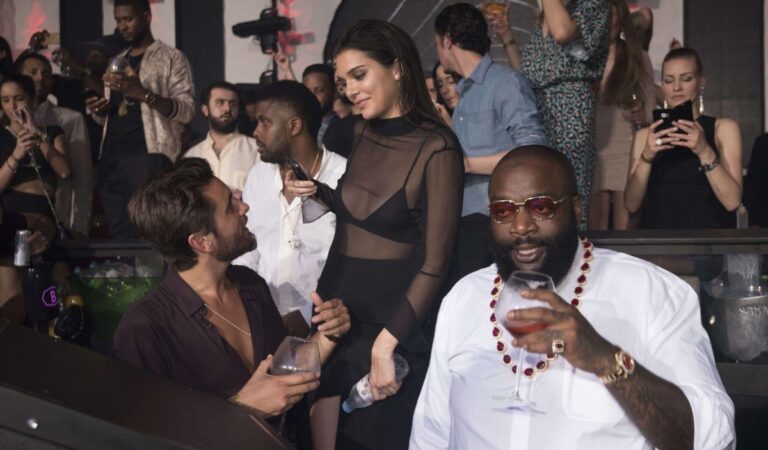 Kendall Jenner Partying Gotha Nightclub Cannes (3 photos)