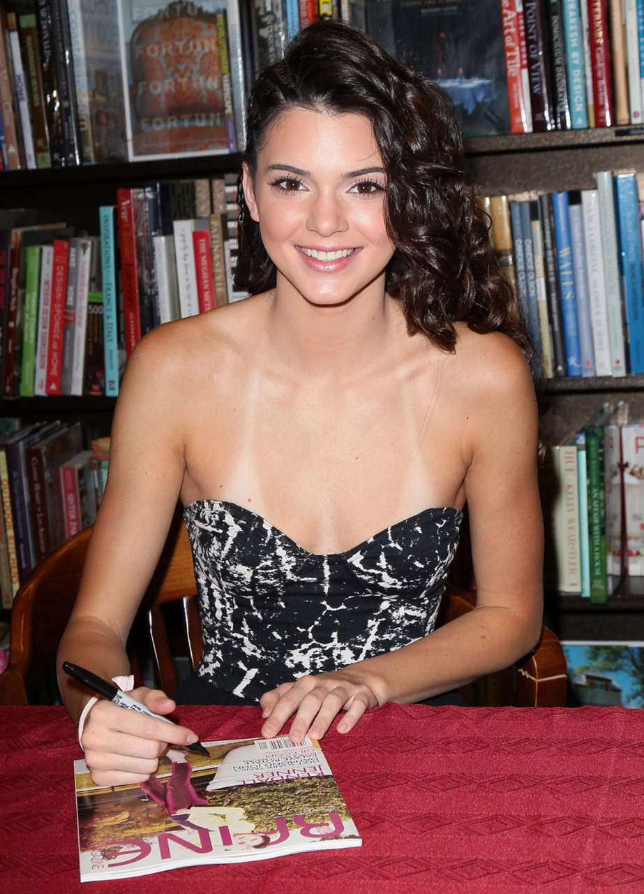 Kendall Jenner Raine Magazine Signing Barnes Noble Calabasas