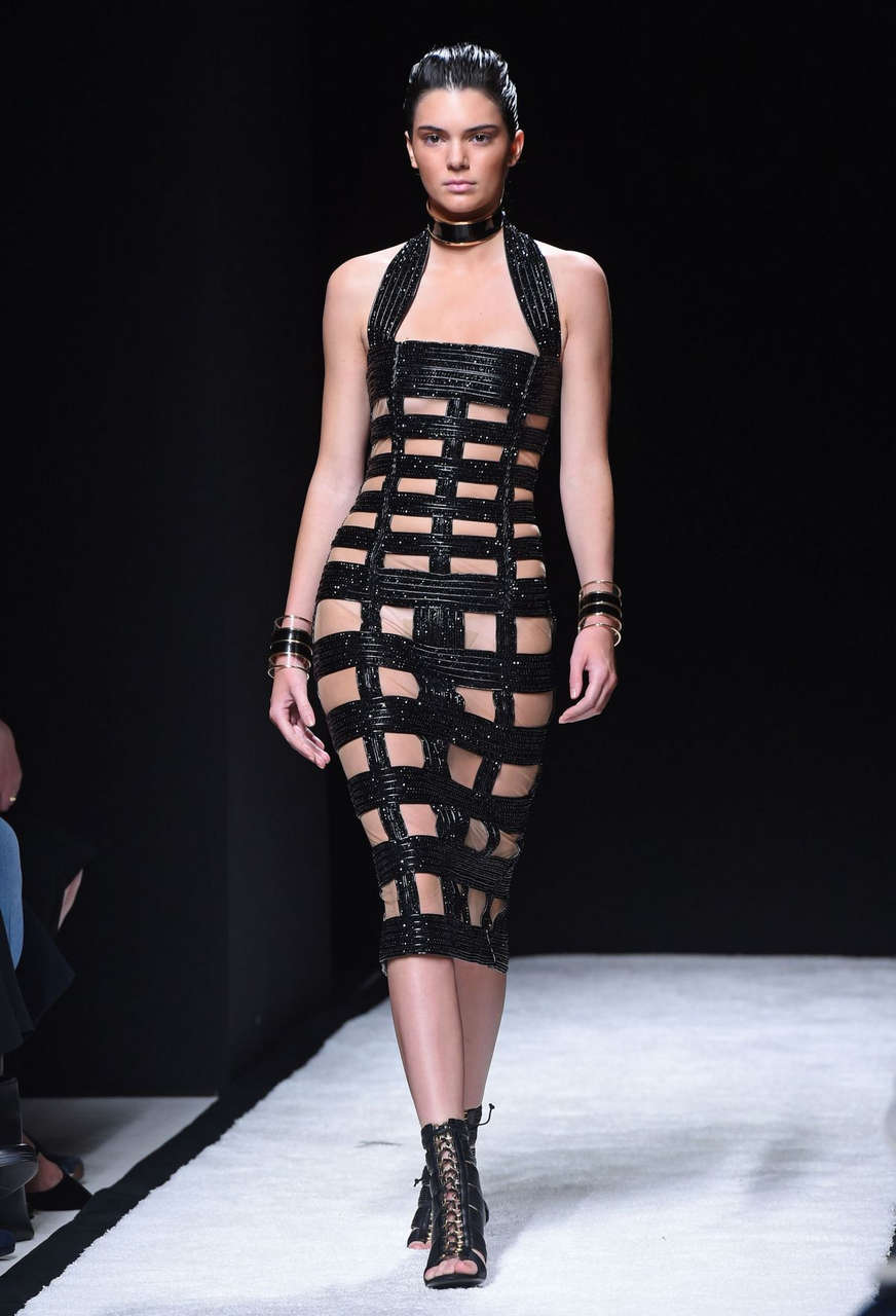 Kendall Jenner Runway Balmain Fashion Show Paris
