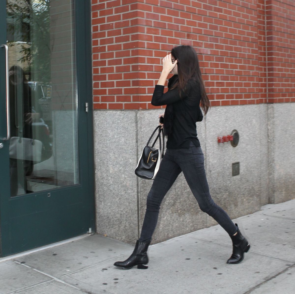 Kendall Jenner Tight Jeans Arrives Her Apartment New York