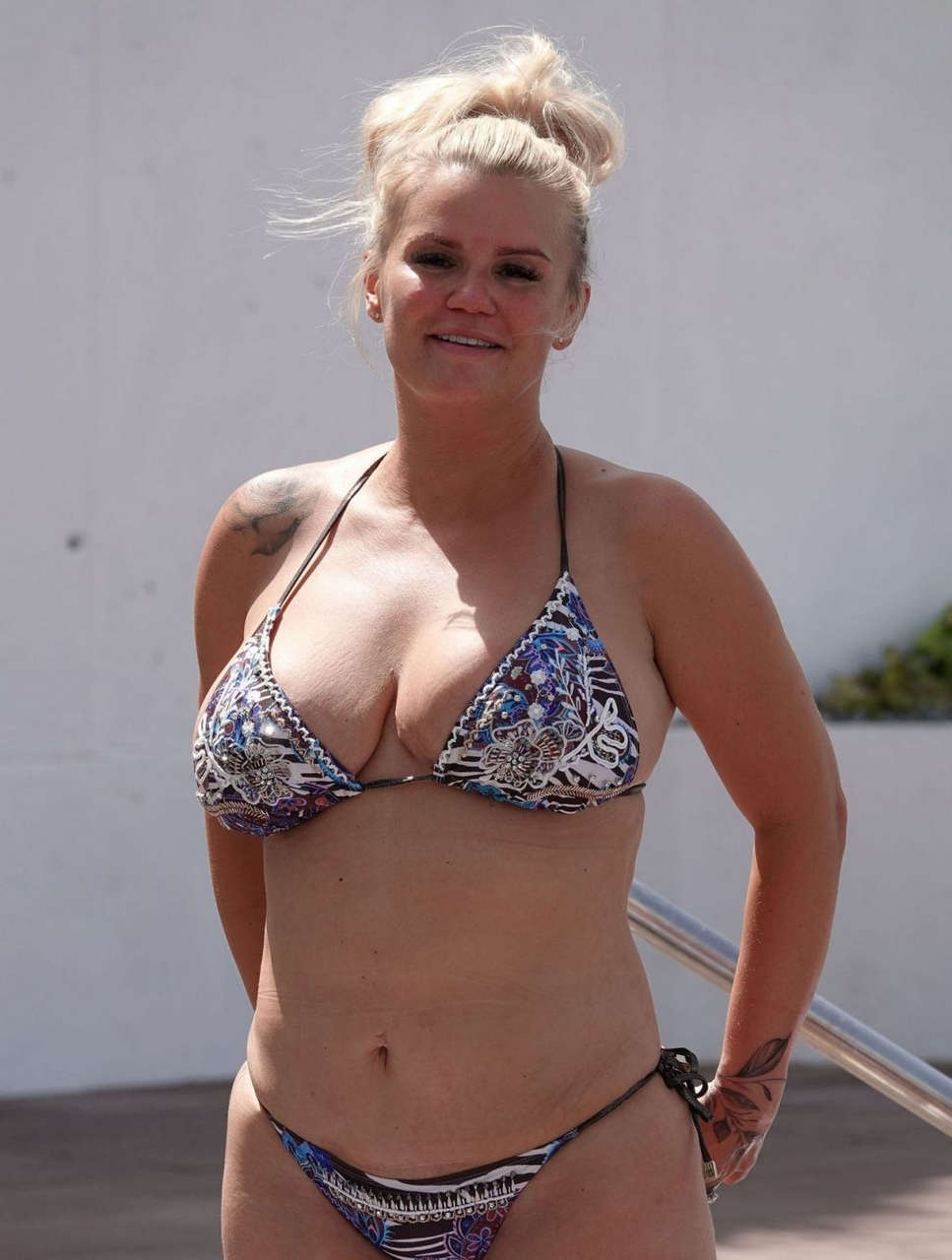 Kerry Katon Bikini Pool Granada