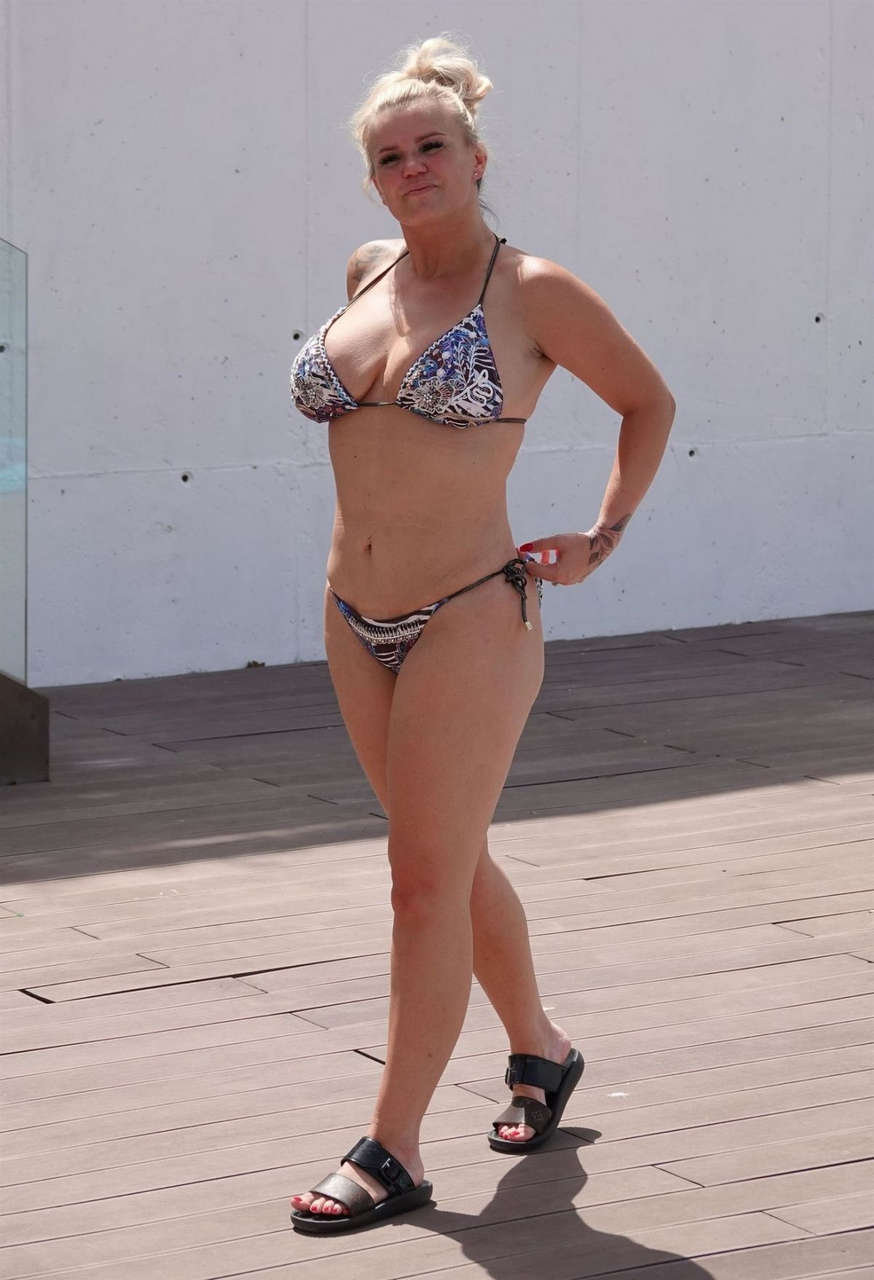 Kerry Katon Bikini Pool Granada