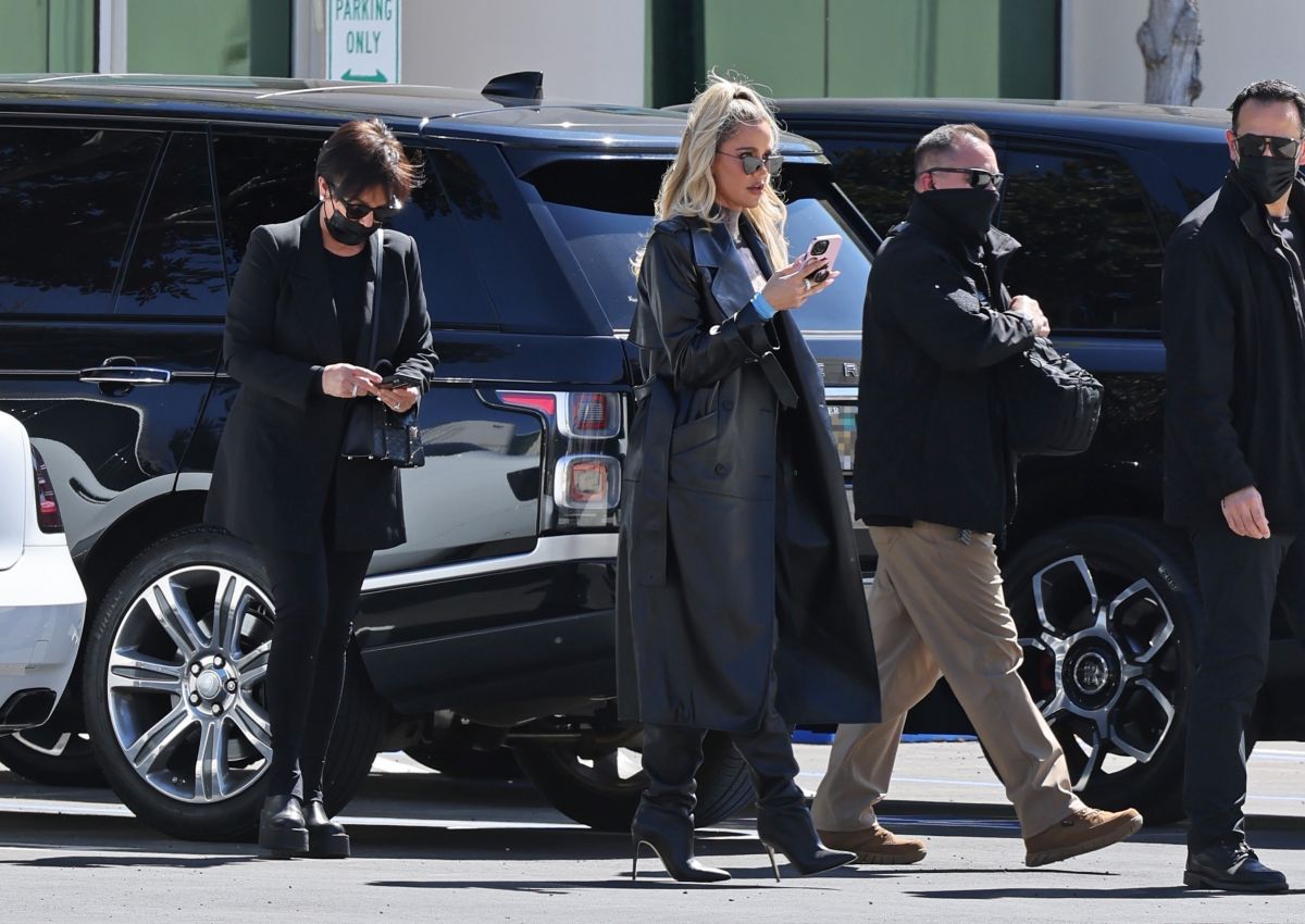 Khloe Kardashian And Kris Jenner Out Los Angeles