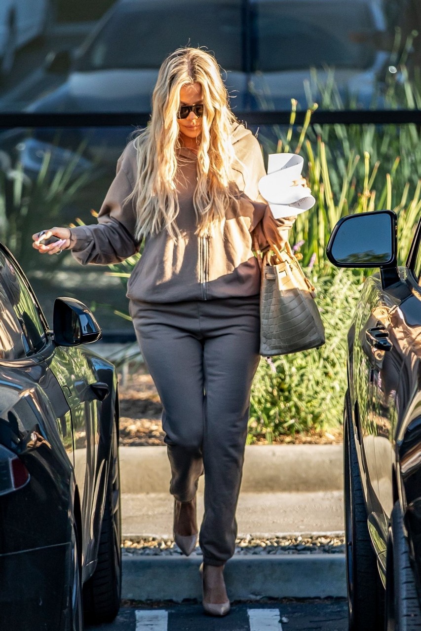 Khloe Kardashian Leaves An Office Calabasas