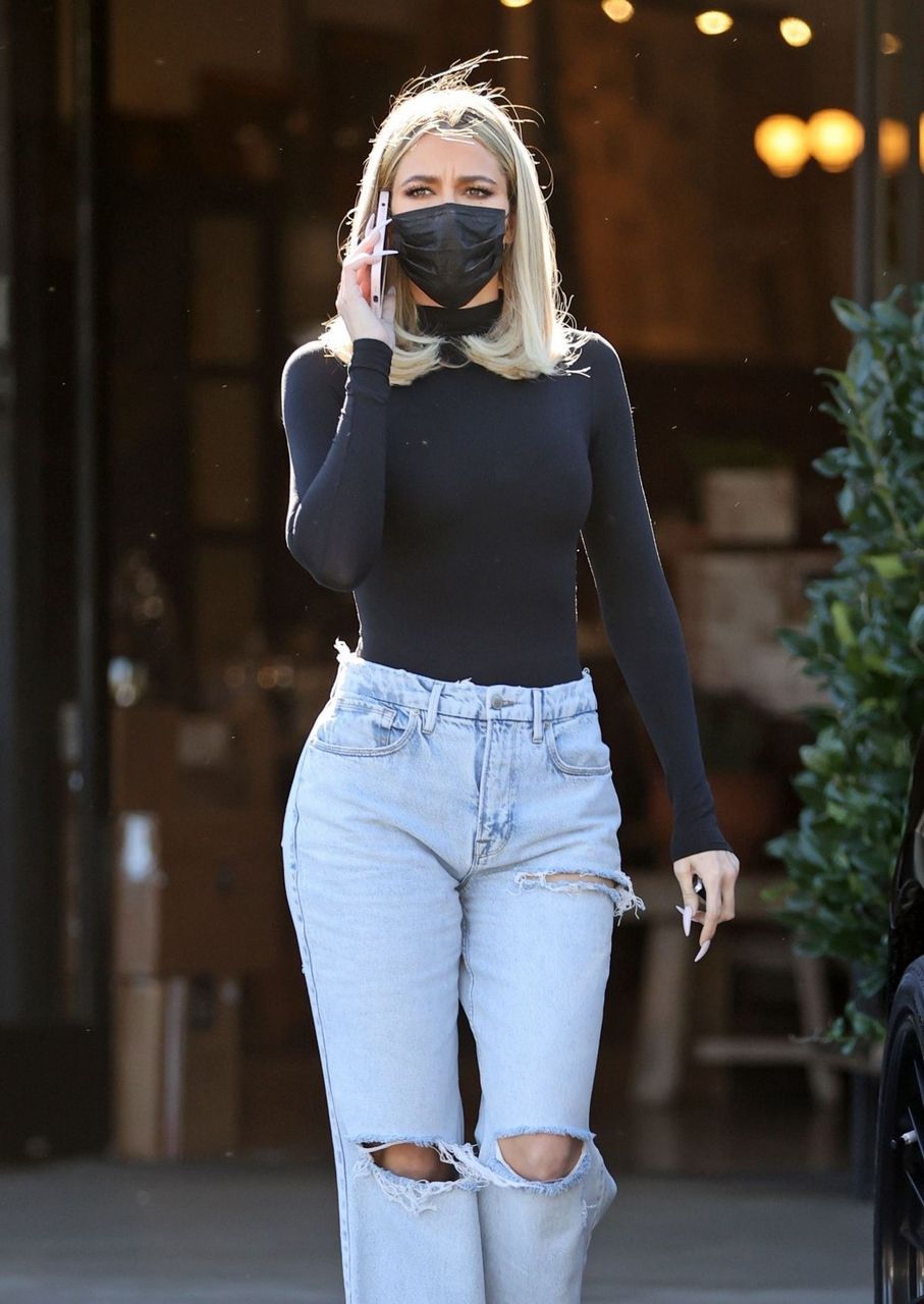 Khloe Kardashian Out And About Los Angeles