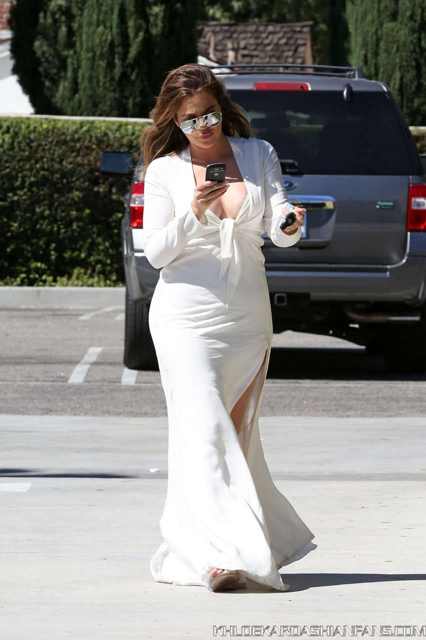 Khloe Kardashian Out Shopping Los Angeles