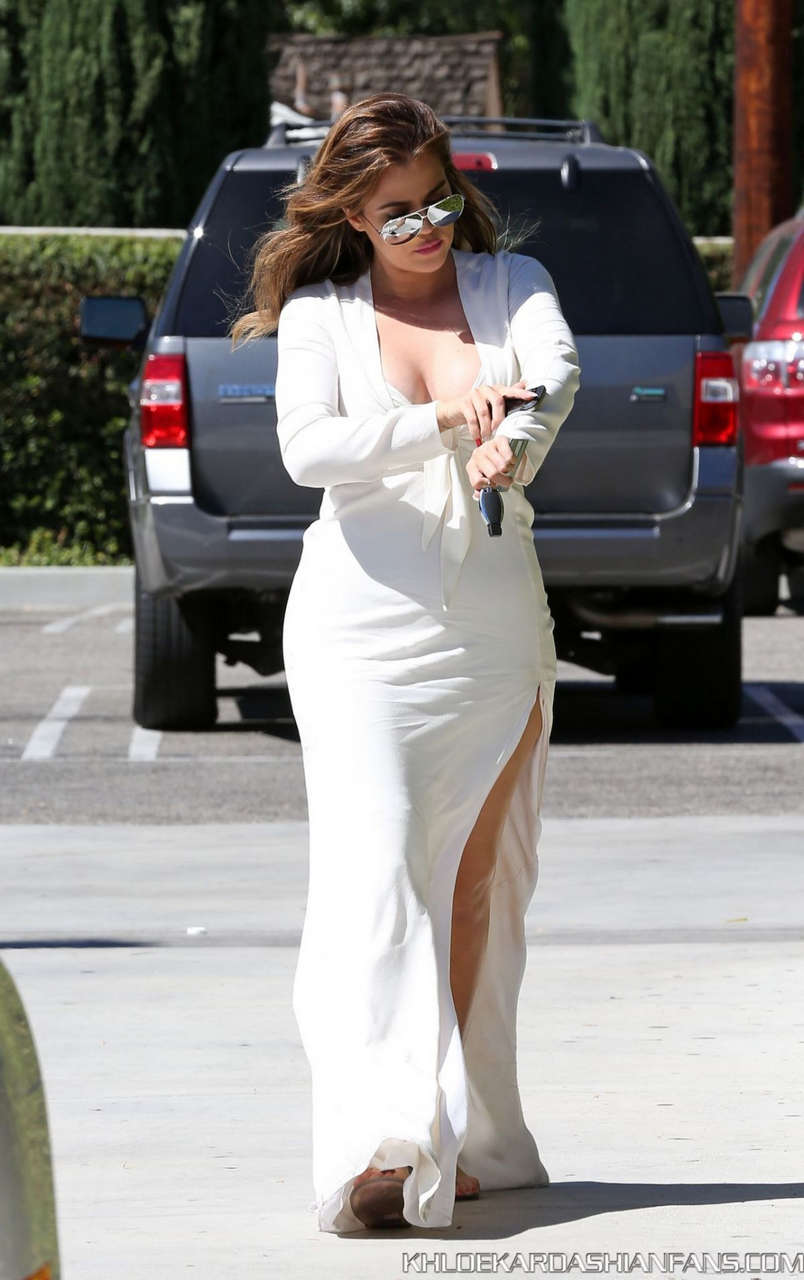Khloe Kardashian Out Shopping Los Angeles