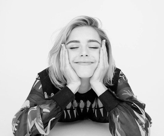 Kiernan Shipka Lofficiel Paris April (3 photos)