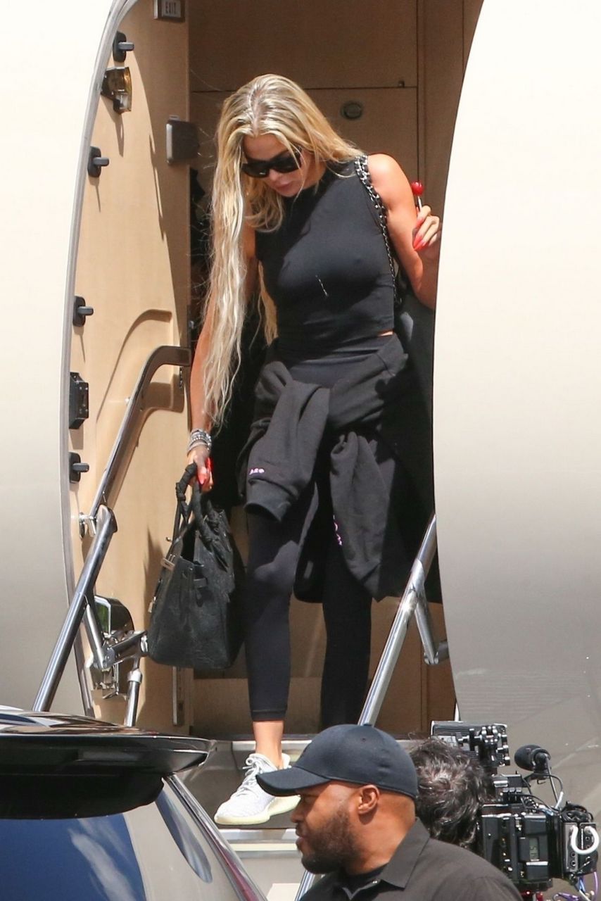 Kim And Khloe Kardashian Touch Down Van Nuys Airport