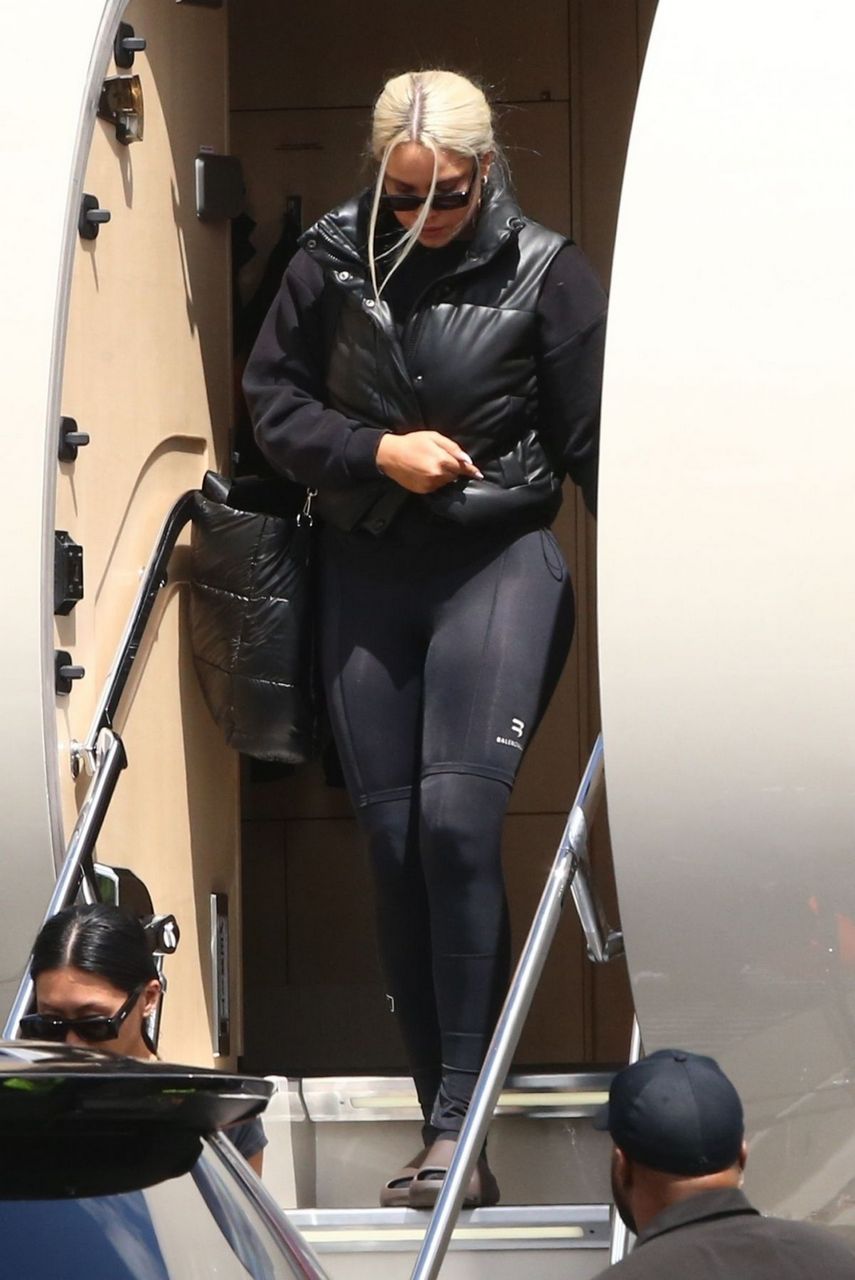 Kim And Khloe Kardashian Touch Down Van Nuys Airport