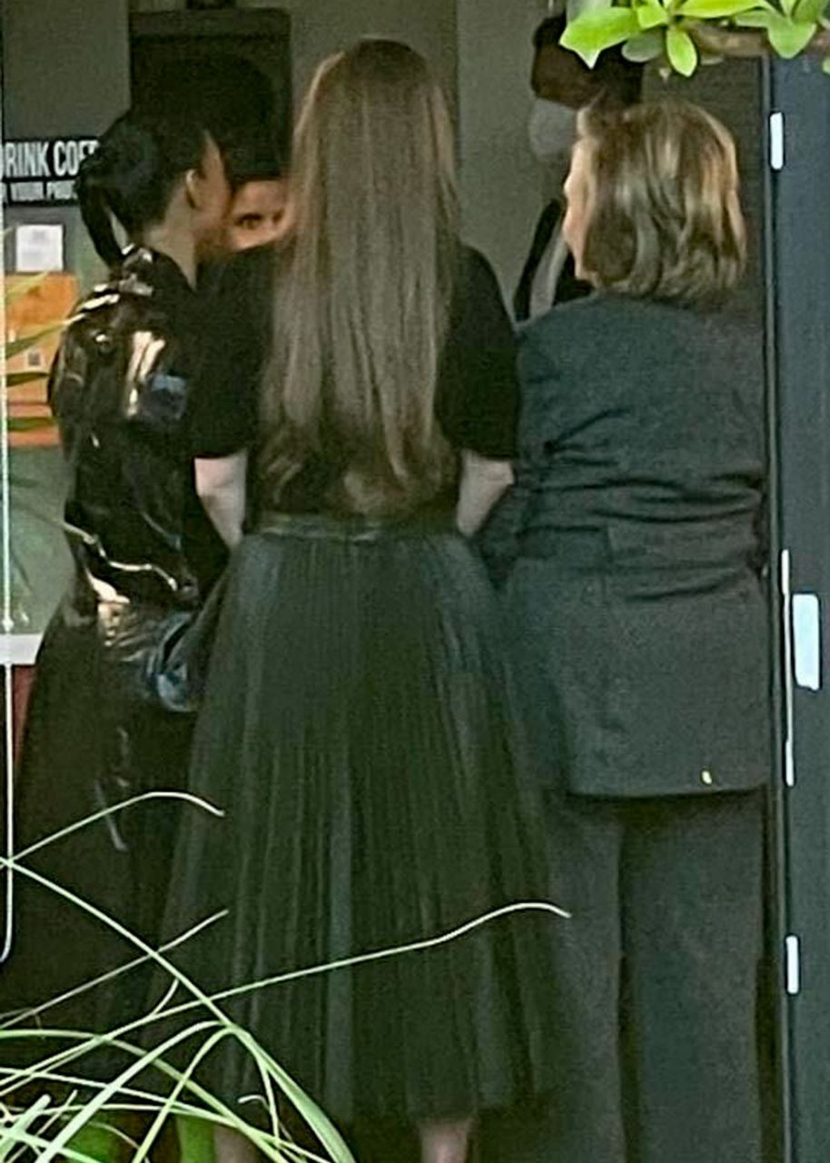 Kim Kardashian And Hillary And Chelsea Clinton On The Set Of Gutsy Women Hot Cool Cafe Canoga Park