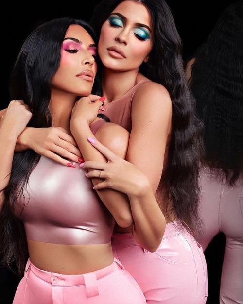 Kim Kardashian And Kylie Jenner Hot