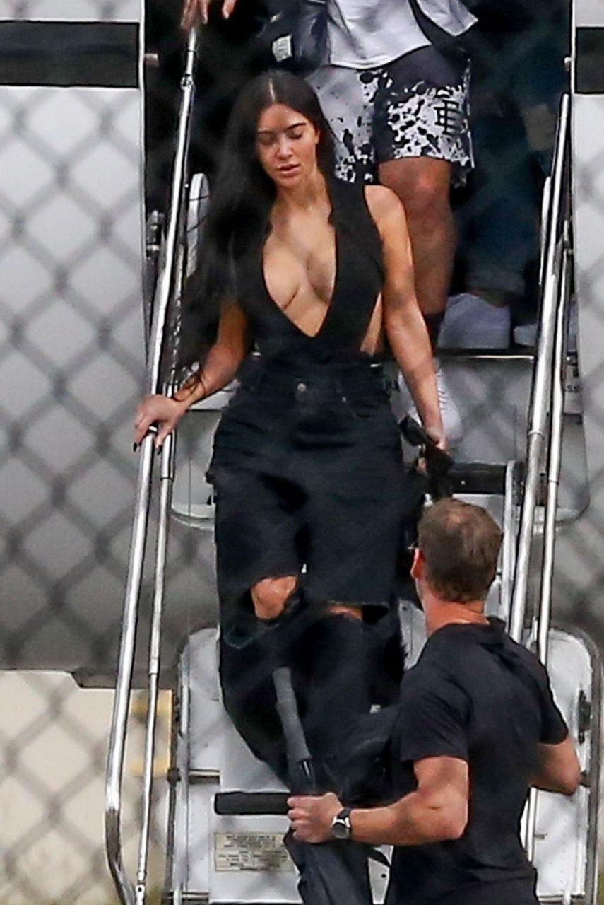 Kim Kardashian And Pete Davidson Landing To Bahamas