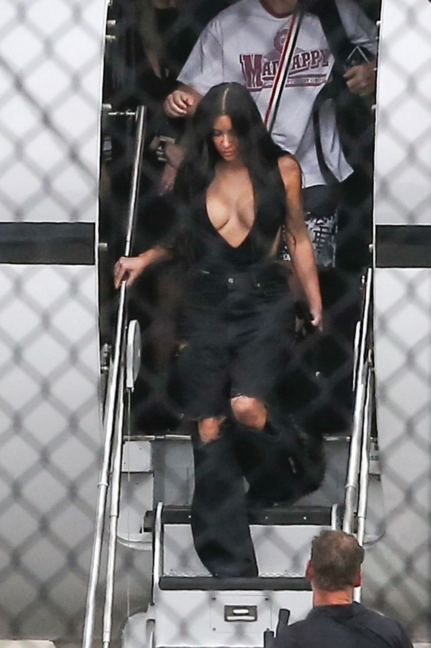 Kim Kardashian And Pete Davidson Landing To Bahamas