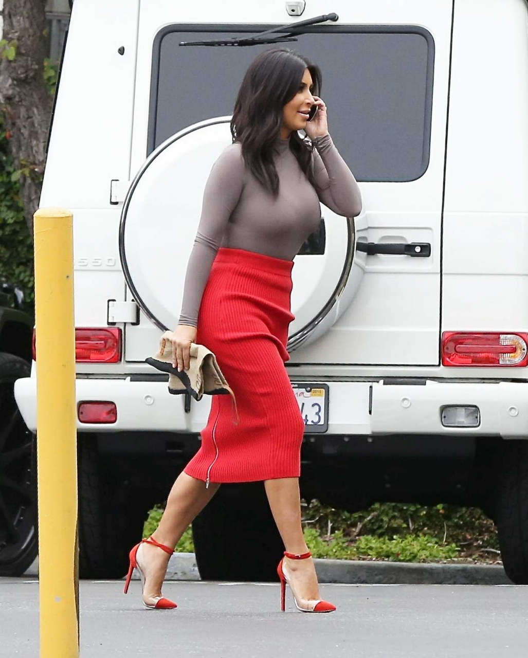 Kim Kardashian Arrives Family Office Calabasas