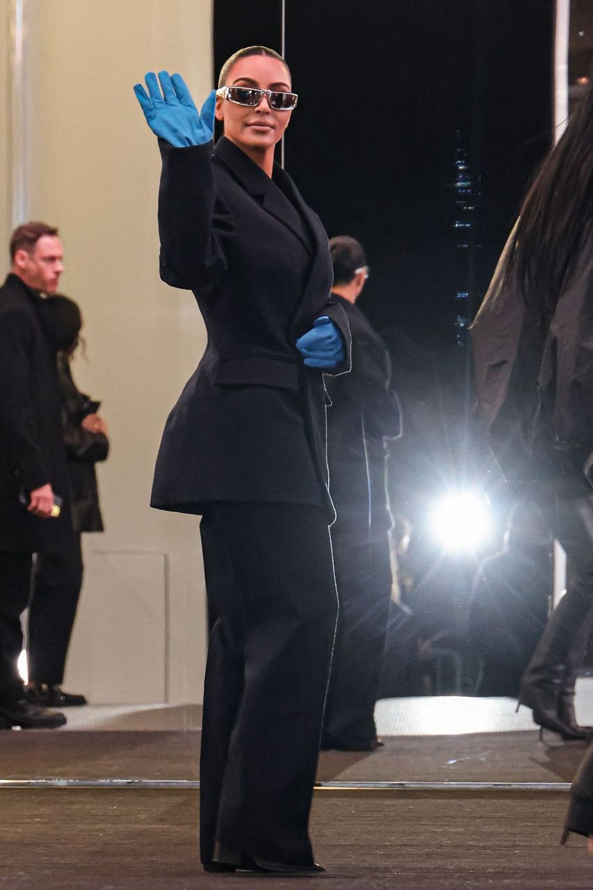 Kim Kardashian Arrives Prada Foundation Milan Fashion Week