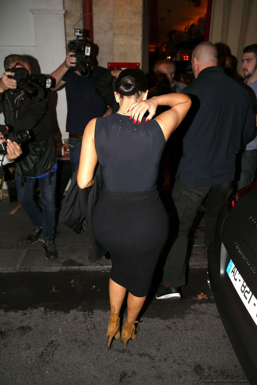 Kim Kardashian Arrivies Ferdi Restaurant Paris
