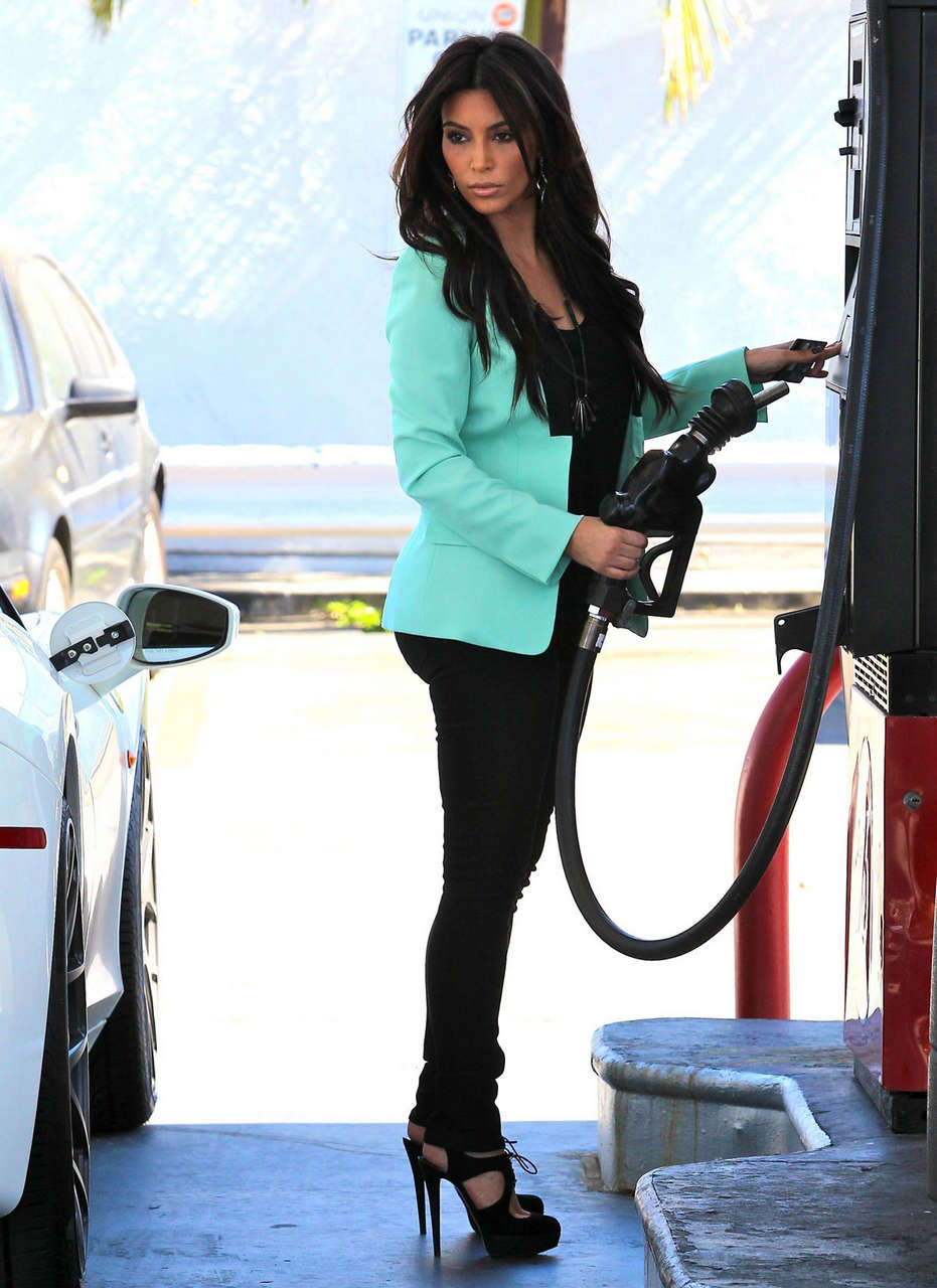 Kim Kardashian Gas Station Sherman Oaks