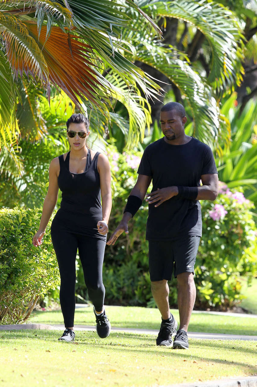 Kim Kardashian Kanye West Out For Walk Hawaii