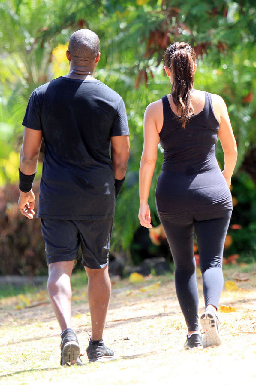 Kim Kardashian Kanye West Out For Walk Hawaii